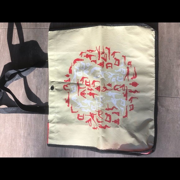 Lululemon Shopper - Picture 2 of 2